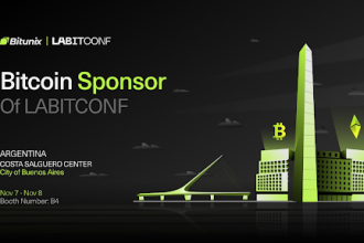 Bitunix en LABITCONF 2025 como “Bitcoin Sponsor” sobre un fondo gris oscuro y la ilustración del obelisco argentino, en la cuspide el logo de Bitcoin.