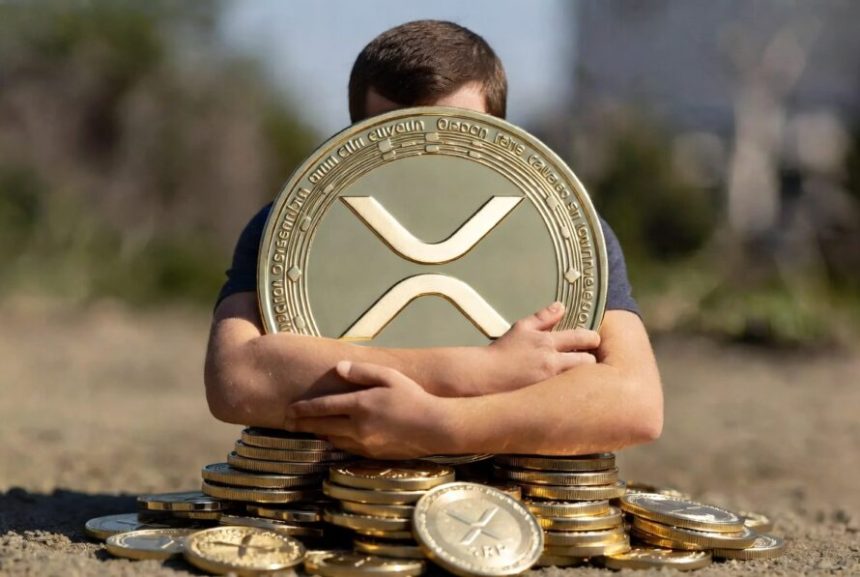 “Hold your XRP!” says investor who warns dollar will collapse